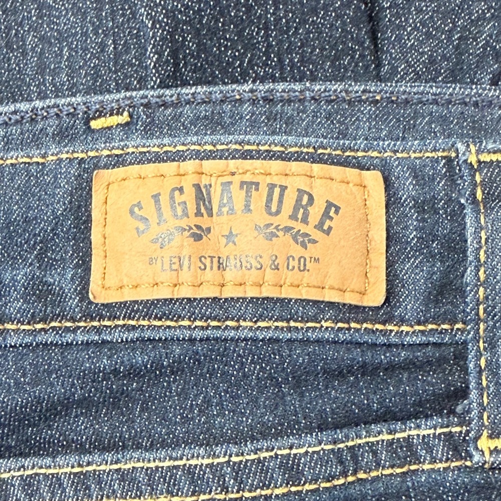 Levi Strauss Signature Gold Women's Mid Rise Straight Leg Jeans - Picture 3 of 6